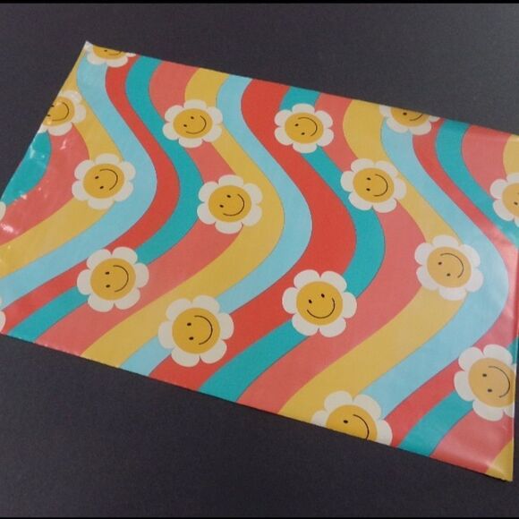 20- 10” x 13” Crazy Wavy Daisy Print Poly Mailers - Picture 2 of 6